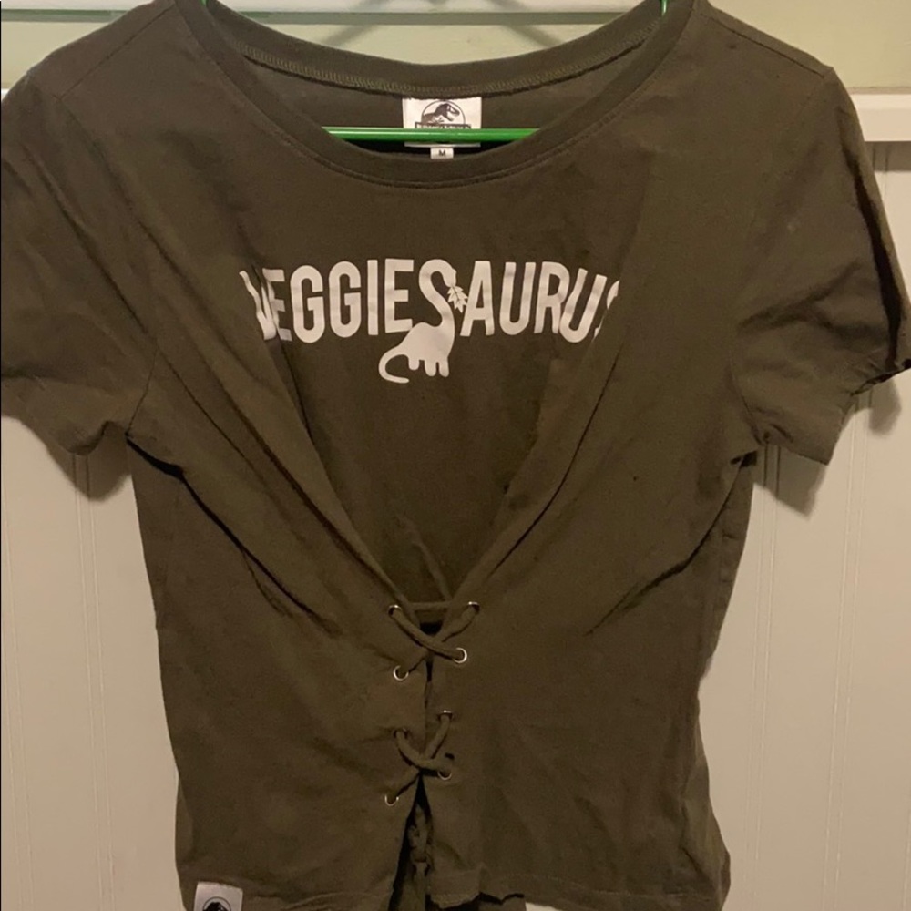 Veggiesaurus crew neck lace up tee shirt size M